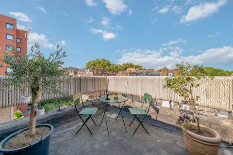 1 bedroom in a house share to rent, 231 Earls Court Road