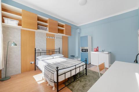 1 bedroom in a house share to rent, 231 Earls Court Road