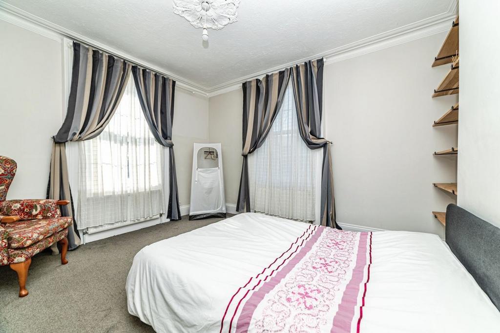 Sidmouth Street, Reading RG1 - More
