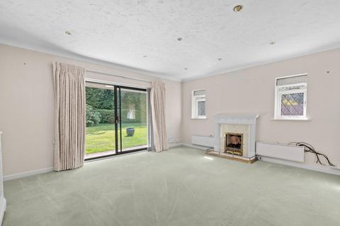 2 bedroom bungalow for sale, Laurel Court, Long Park, Chesham Bois, Amersham, Buckinghamshire, HP6 5LP