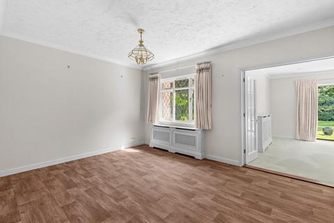 2 bedroom bungalow for sale, Laurel Court, Long Park, Chesham Bois, Amersham, Buckinghamshire, HP6 5LP