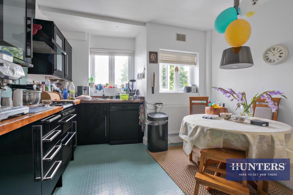House in Worcester Park - View 4