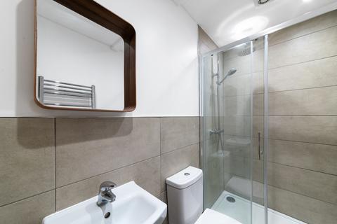 1 bedroom in a house share to rent, 231 Earls Court Road