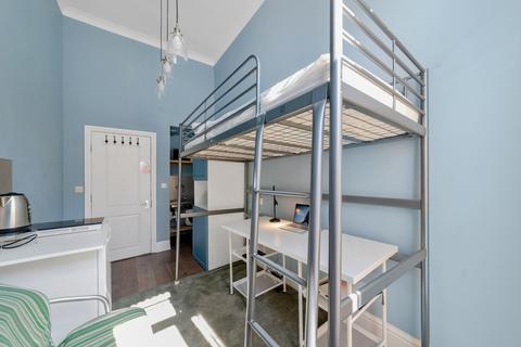 1 bedroom in a house share to rent, 231 Earls Court Road