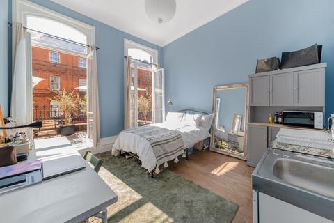 1 bedroom in a house share to rent, 231 Earls Court Road