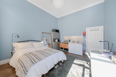 1 bedroom in a house share to rent, 231 Earls Court Road