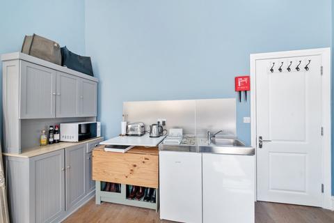 1 bedroom in a house share to rent, 231 Earls Court Road