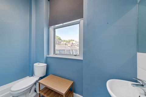 1 bedroom in a house share to rent, 231 Earls Court Road