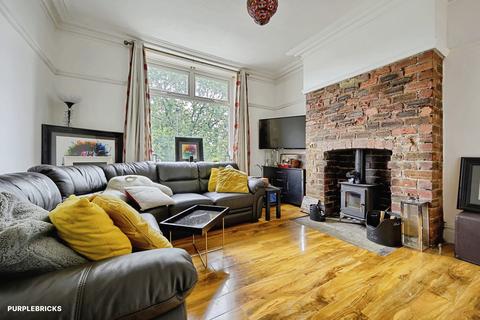 3 bedroom end of terrace house for sale, Grains Road, Oldham, OL3