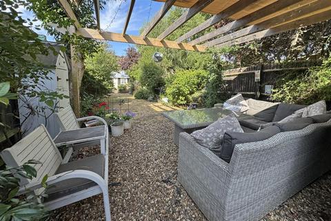 2 bedroom semi-detached house for sale, Milford * No Onward Chain*