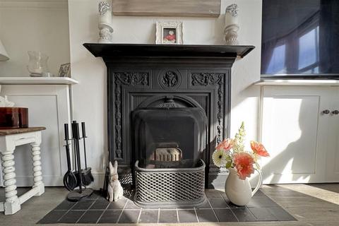 2 bedroom semi-detached house for sale, Milford * No Onward Chain*