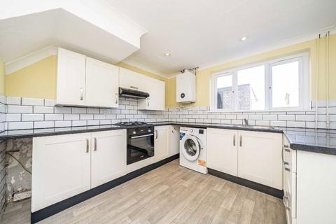 3 bedroom terraced house to rent, Convent Road, Ashford TW15