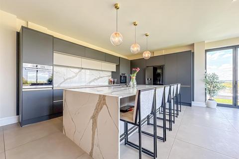 6 bedroom detached house for sale, Ashingdon Road, Rochford SS4