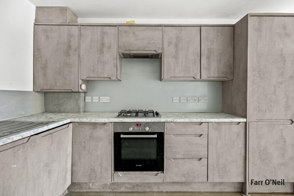 Apartment in Buckhurst Hill - View 4