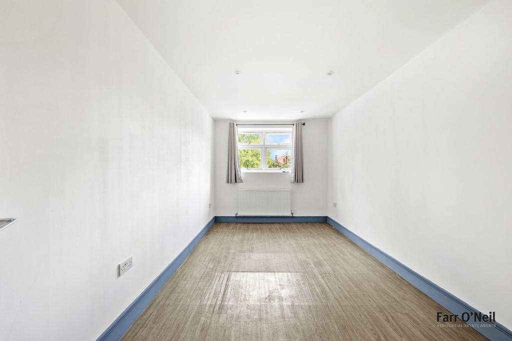 Apartment in Buckhurst Hill - View 5