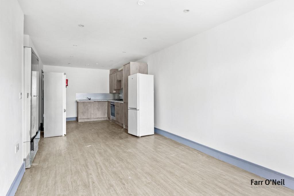 Apartment in Buckhurst Hill - More