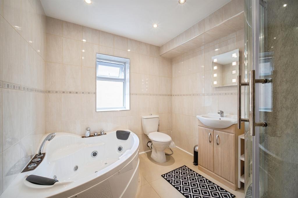 House in Basingstoke and Deane, Basingstoke - More