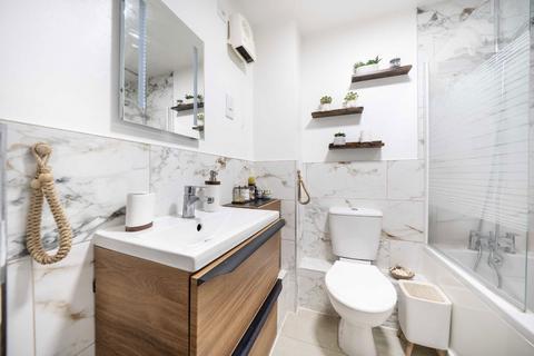 1 bedroom flat for sale, Sherwood Gardens, London SE16