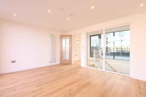 3 bedroom flat for sale, Meridian Point, SE8 3DB