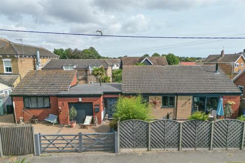 3 bedroom detached bungalow for sale, Grand Avenue, Pakefield