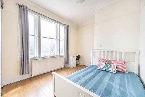 3 bedroom flat for sale, Elsham Road, W14