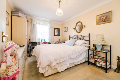 1 bedroom apartment for sale, Cromwell Lodge, Barking IG11