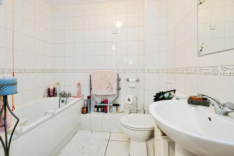 1 bedroom apartment for sale, Cromwell Lodge, Barking IG11