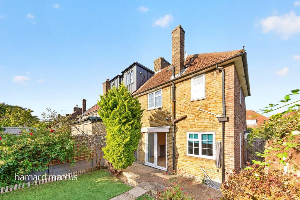 Detached house exterior, garden