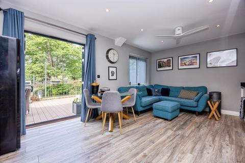 2 bedroom flat for sale, Flambard Way, Godalming, Surrey, GU7