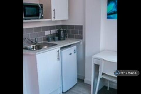 Studio to rent, Amblecote, Stourbridge, DY8