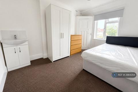 1 bedroom in a house share to rent, Bordergate, Mitcham, CR4