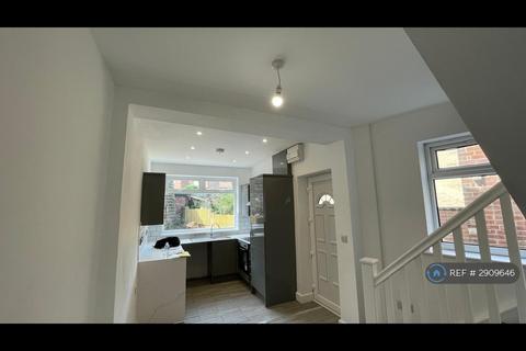 3 bedroom terraced house to rent, Princess St, Barnsley, S70