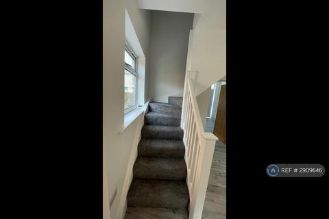 3 bedroom terraced house to rent, Princess St, Barnsley, S70
