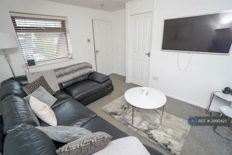 1 bedroom flat to rent, Captain Lees Road, Westhoughton, Bolton, BL5