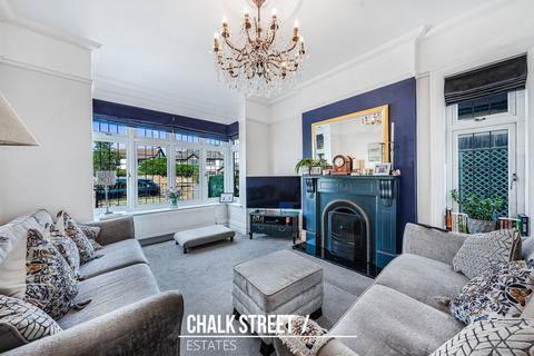 3 bedroom detached house for sale, Wykeham Avenue, Hornchurch, RM11