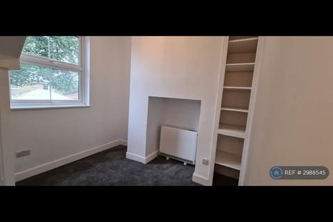 2 bedroom flat to rent, Windmill Street, Gravesend, DA12
