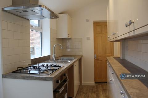 2 bedroom terraced house to rent, Strathmore Avenue, Luton, LU1