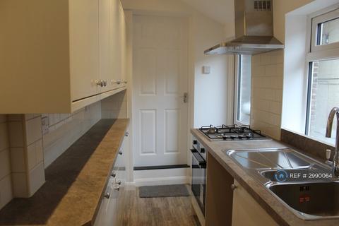 2 bedroom terraced house to rent, Strathmore Avenue, Luton, LU1