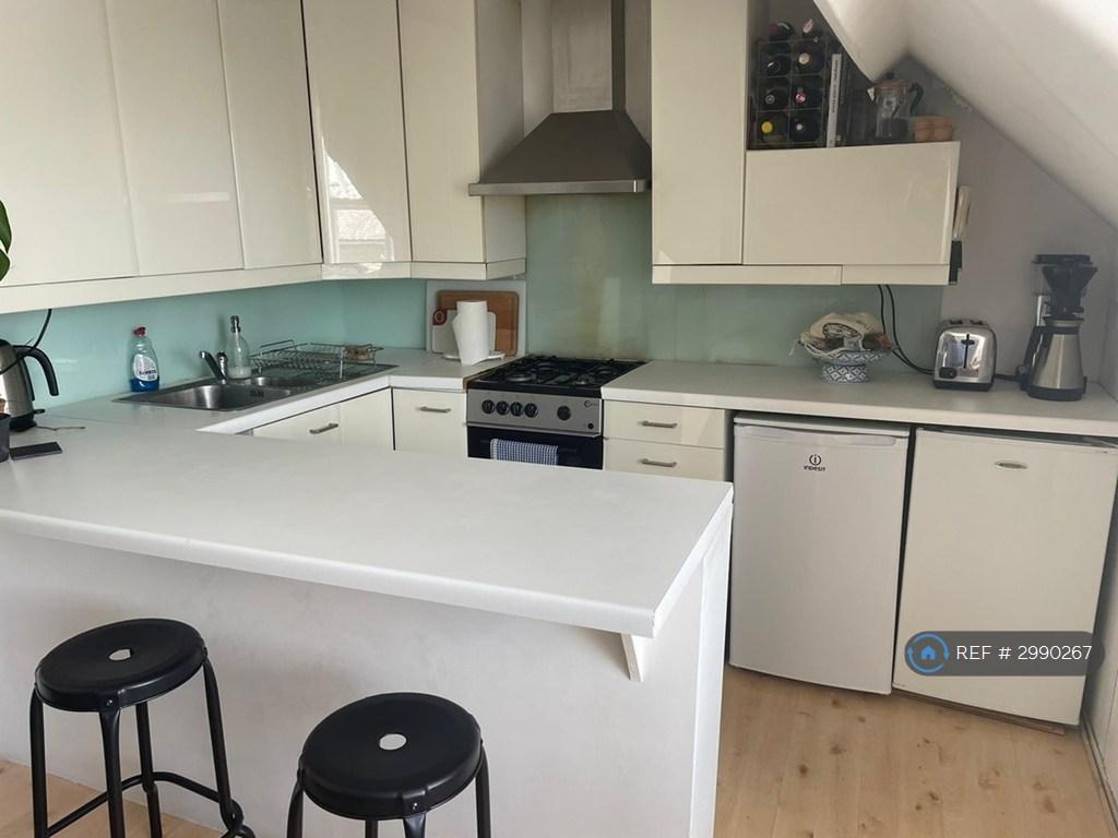 Apartment in Ealing - View 2