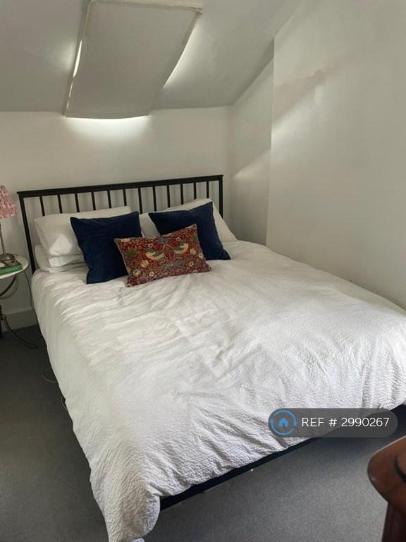 Apartment in Ealing - View 5