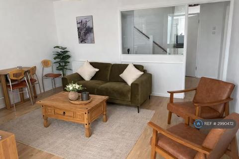 4 bedroom terraced house to rent, Cowdrey Place, Canterbury, CT1
