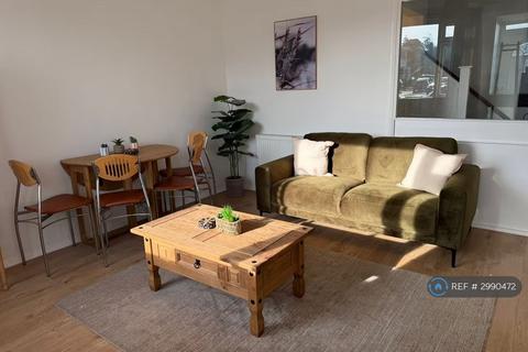 4 bedroom terraced house to rent, Cowdrey Place, Canterbury, CT1