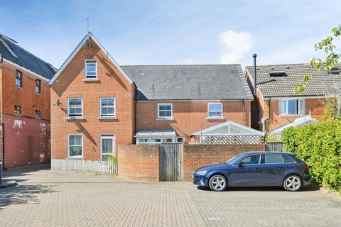 2 bedroom terraced house for sale, Coldharbour Lane, Salisbury