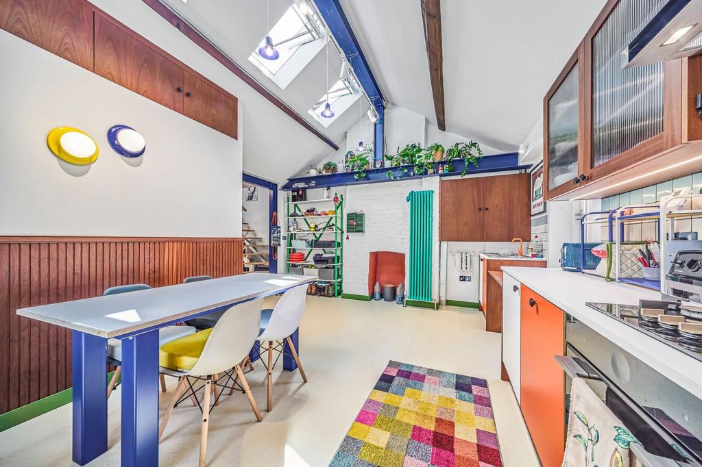 Apartment in London, St Olave's Estate, The Borough - View 3