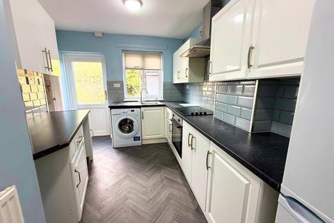 4 bedroom semi-detached house to rent, Mayors Croft, Coventry, CV4