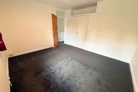 4 bedroom semi-detached house to rent, Mayors Croft, Coventry, CV4