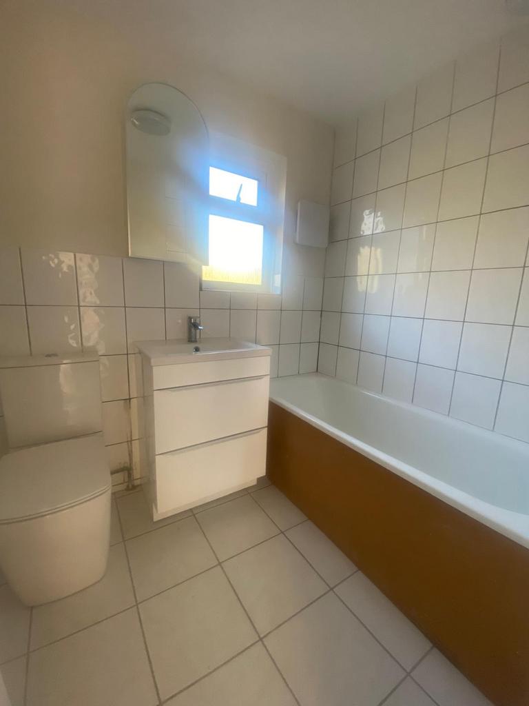 Apartment in London, Harmondsworth - View 4