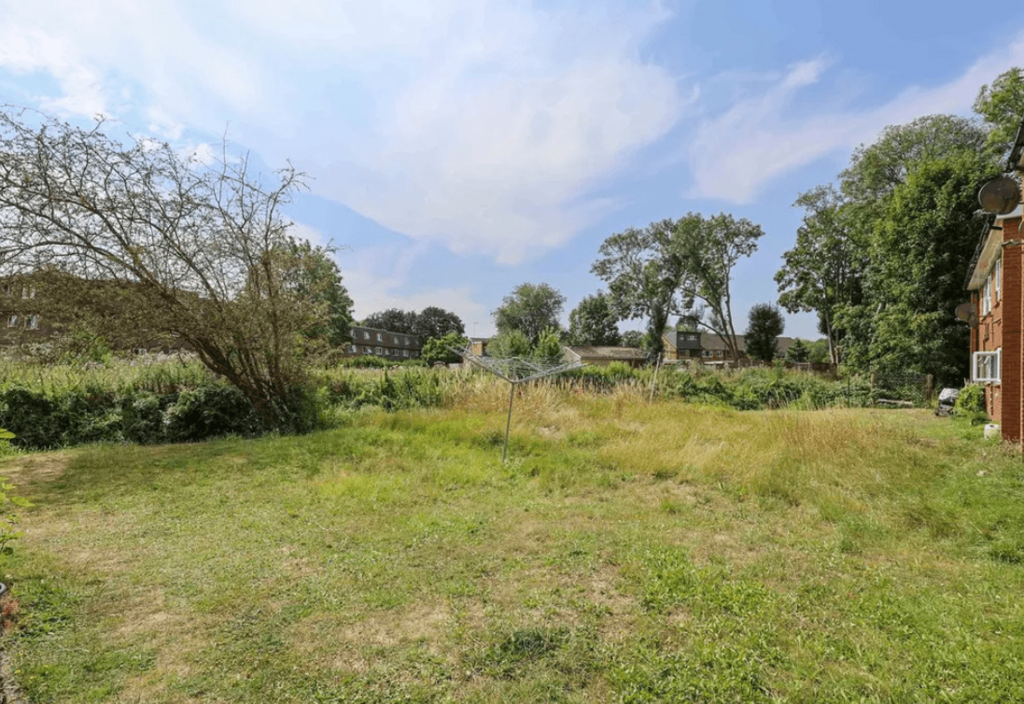 Apartment in London, Harmondsworth - More