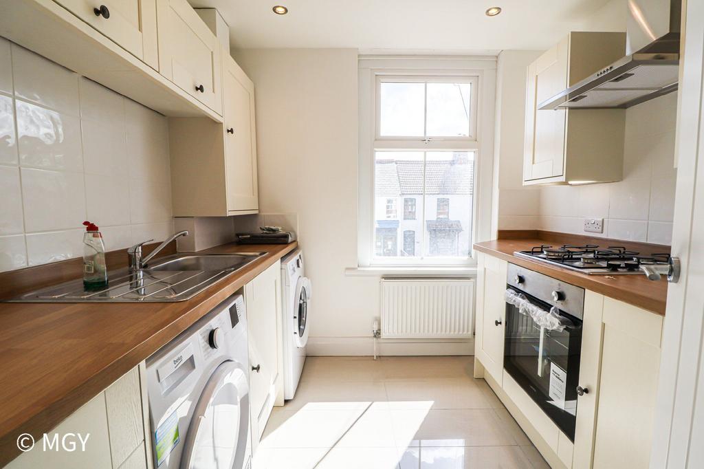 Apartment in Cardiff, Heath - View 3