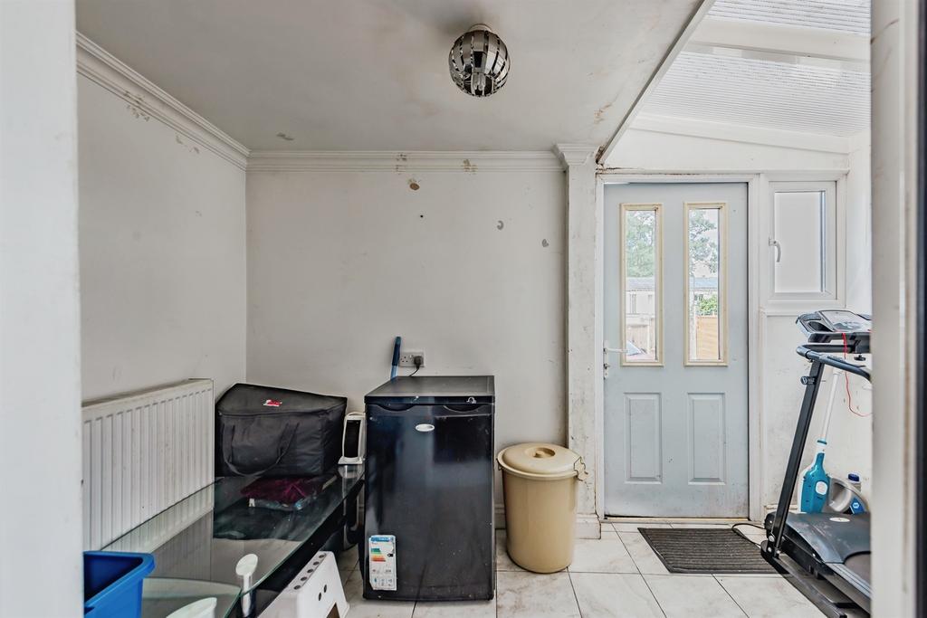 House in Crawley, Broadfield - View 4